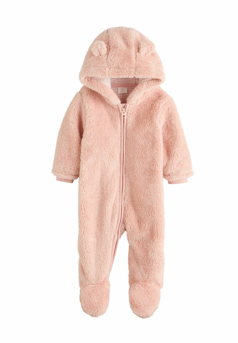 Combinaison en peluche rose avec capuche décorée d'oreilles d'ours, fermeture éclair sur le devant et design pieds. Texture douce, adaptée pour la chaleur et le confort.
