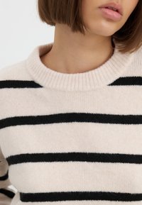 Even&Odd Strikkegenser - mottled beige/black