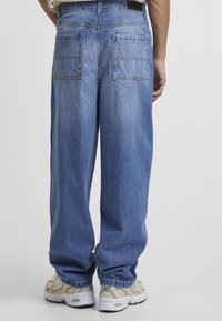 Urban Classics Jeans relaxed fit - blue