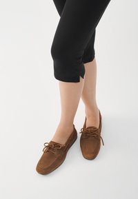 HILLARY - Boat shoes - cocoa brown