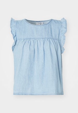 Šviesiai mėlynas džinsinis viršus su ėriukų rankovėmis, surinkta liemeniu, apvaliu iškirpimu ir laisvu siluetu. Siūlių detalizavimas per liemenį.