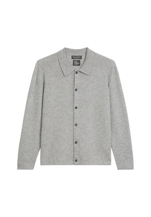 Cardigan en cachemire gris avec un col pointu, fermeture à boutons sur le devant, manches longues et une texture lisse. Aucun motif ni accent visible.
