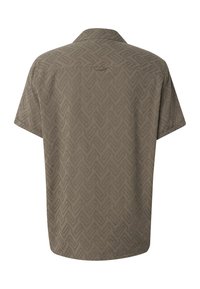 Chemise marron à manches courtes avec motif géométrique en zigzag, col étalé et empiècement dans le dos, vue de dos.