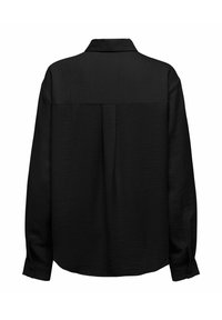 Camisa negra de manga larga con una textura suave, puños de botón y una costura en el yugo trasero. Presenta un corte holgado y un brillo sutil.