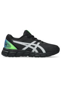 Scarpe da atletica nere con tomaia in rete testurizzata, con accenti bianchi e un contrafforte di tallone verde e blu. Suola leggera e ammortizzata.