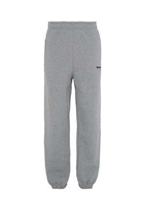 Pantaloni della tuta grigi con una vestibilità comoda, cintura elasticizzata e polsini alle caviglie. Presentano tasche laterali con zip e un piccolo logo nero.