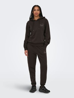 ONLY Play SWEATPANTS ONPCAVA REGULAR FIT SWEATPANTS - Pantalon de survêtement - chocolate torte