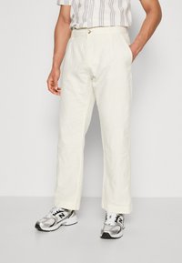 Esprit STRAIGHT PLEAT - Hlače - off white