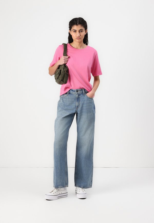 Curvy High-Rise Medium Wash Baggy Jeans - Relaxed fit jeans2