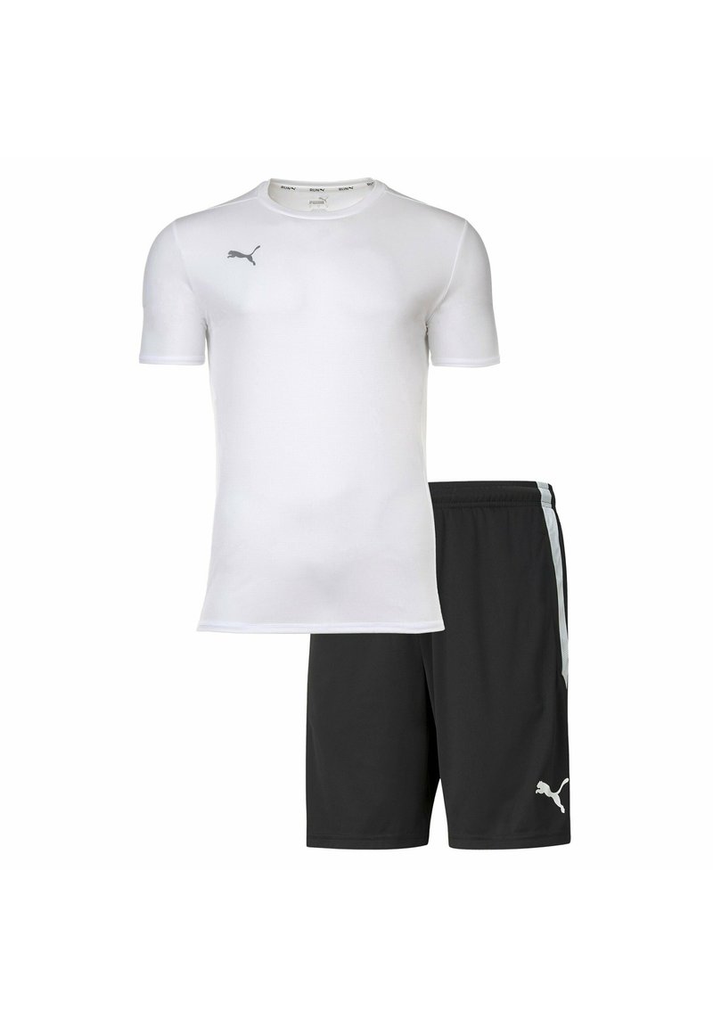 Maglietta sportiva bianca a maniche corte con logo grigio, abbinata a pantaloni corti neri con accenti grigi sui lati e vita elastica.