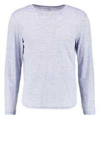 Chemise à manches longues à rayures bleu clair et blanc, encolure ronde, texture douce, ourlet légèrement incurvé, coupe ajustée.