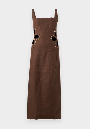 Καφέ μακρύ αμάνικο φόρεμα με τετράγωνο ντεκολτέ, με μαύρες οβάλ κοπές και μικρά κυκλικά τρυπητά διακοσμητικά στις πάνω πλευρές.