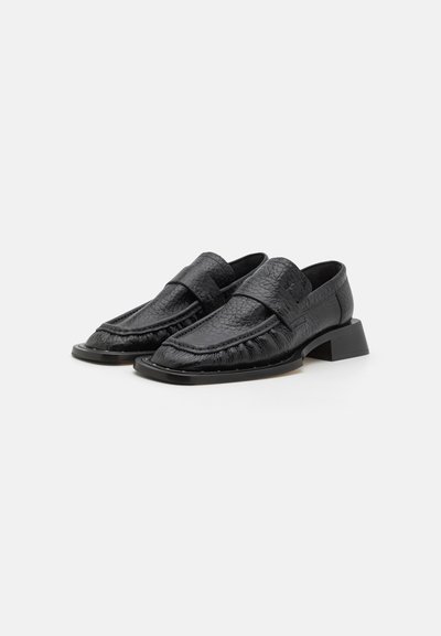 MIISTA AIRI LOAFERS - Belebújós cipők - black