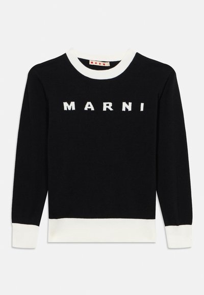 Maglione nero in maglia con la scritta "MARNI" in lettere bianche sul davanti, con scollo rotondo a costine bianco e polsini.