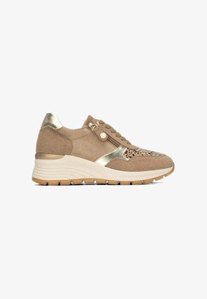 Refresh, ZAPATILLA DE MUJER CON CUÑA - Zapatillas - marron