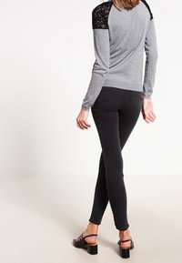 mint&berry Sweter