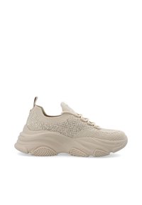 Beige Stricksneaker mit strukturiertem Obermaterial, verziert mit Strasssteinen, ausgestattet mit einer dicken, geriffelten Sohle und Schnürverschluss.