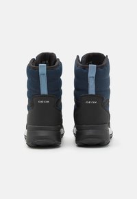 Geox TREKKYUP BOY ABX - Cizme de iarnă - navy/black