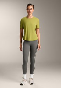 OYSHO SHORT-SLEEVED TECHNICAL - Základné tričko - neon green