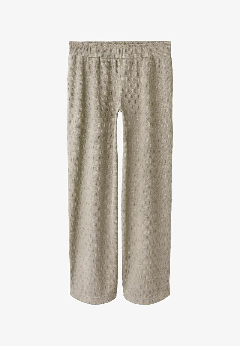 Bež hlače širokog kroja s teksturiranim uzorkom, elastičnim pojasom i mekanom završnom obradom, dizajnirane za udobnost i svestranost.