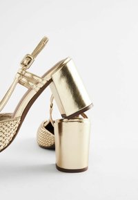 Next FOREVER COMFORT SQUARE TOE WEAVE BLOCK HEEL - Klassieke pumps - gold