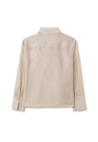 Chemise beige à manches longues avec col, présentant une texture lisse, des poignets boutonnés et un design droit au dos.