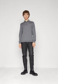 BOSS Džemperis - medium grey