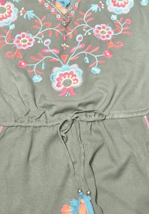 Outfitters Nation, Mono - verde