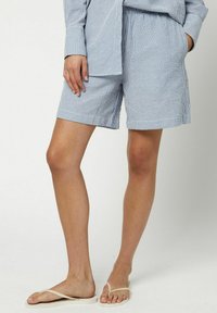 Moves PYNNA - Shorts - nebulas blue