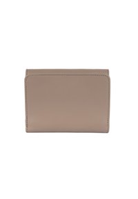 Portafoglio in pelle beige con un design semplice, forma rettangolare, texture liscia e cuciture ordinate. Senza hardware o dettagli visibili.