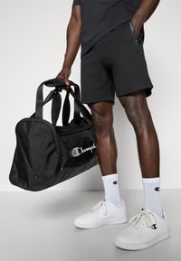 Champion C-TECH SHORTS - Kurze Sporthose - black