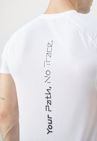 NNormal RACE  - Sportovní tričko - weiß natural