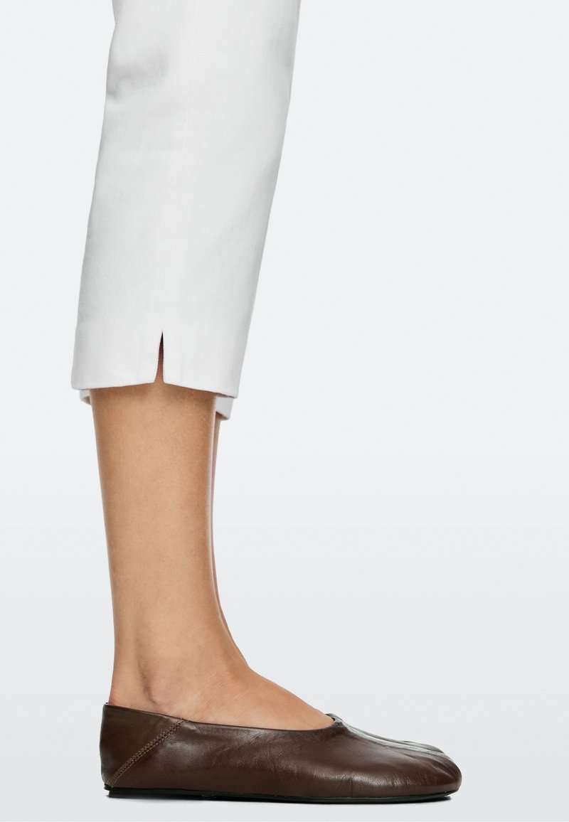 Massimo Dutti SOFT LEATHER BALLET PUMPS - Ballerina shoes - brown