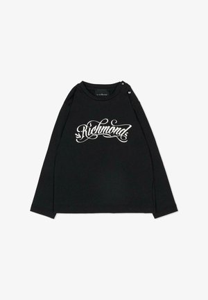Czarna koszula z długim rękawem i okrągłym dekoltem, ozdobiona białym, kursywowym napisem „Richmond” na przodzie oraz zatrzaskami na ramionach.