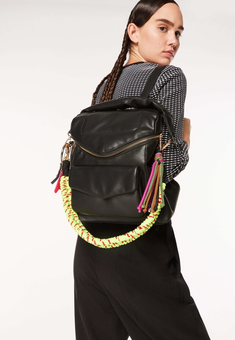 Twist KNIT STRAP Sac de randonnée black/noir ZALANDO.BE