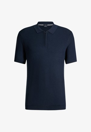 Polo en maille bleu marine à manches courtes avec motif texturé, poignets et ourlet côtelés, et fermeture éclair à l'avant sous le col.