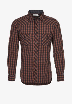 Camisa de manga larga con botones, con patrón de cuadros marrones y negros y dos bolsillos en el pecho con solapas y botones.