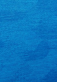 Tessuto texturizzato di un blu brillante, con un motivo geometrico. Maglia liscia con diverse sfumature, che enfatizzano la profondità e l'interesse visivo.