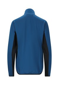 Sininen takki mustilla sivupaneeleilla, korkea kaulus ja sileä, kevyt kangas. Ominaisuuksiin kuuluu virtaviivainen muotoilu ja kontrastivärit.