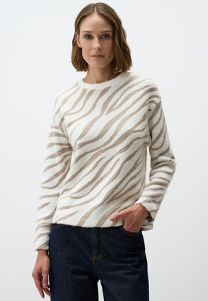 Beige en wit gestreepte trui, gemaakt van zachte stof met een getextureerde afwerking. Voorzien van een ronde hals en lange mouwen. Gecombineerd met donkere denim.