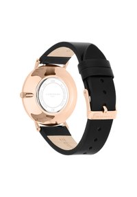 Cassa dell'orologio in acciaio inox color oro rosa con cinturino in pelle nera. Caratteristiche include una finitura liscia e un retro lucido con incisione del marchio.