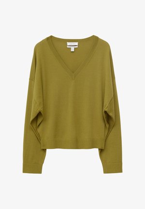 Olijfgroene V-hals gebreide trui met lange mouwen, geribbelde manchetten en zoom, hangend tegen een witte achtergrond weergegeven.