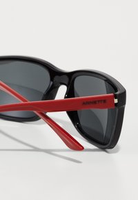 Arnette HEADLIGHT UNISEX - Ochelari de soare - black matte/shiny