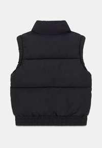 Schwarze gepolsterte Weste mit hohem Kragen, ärmellosem Design und elastischem Saum mit horizontalen Steppnähten.