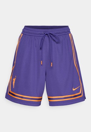 Paarse sportshorts met oranje accenten, voorzien van een tailleband met trekkoord, zijstrepen en een silhouetlogo. Gemaakt van ademend materiaal.