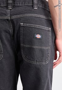 Dickies MADISON DOUBLE KNEE - Laisvo stiliaus džinsai - black
