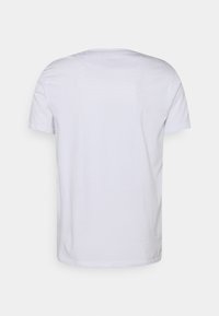 Hvid bomulds t-shirt med korte ærmer, rund hals og glat tekstur. Ingen mønstre eller designs synlige på bagsiden.