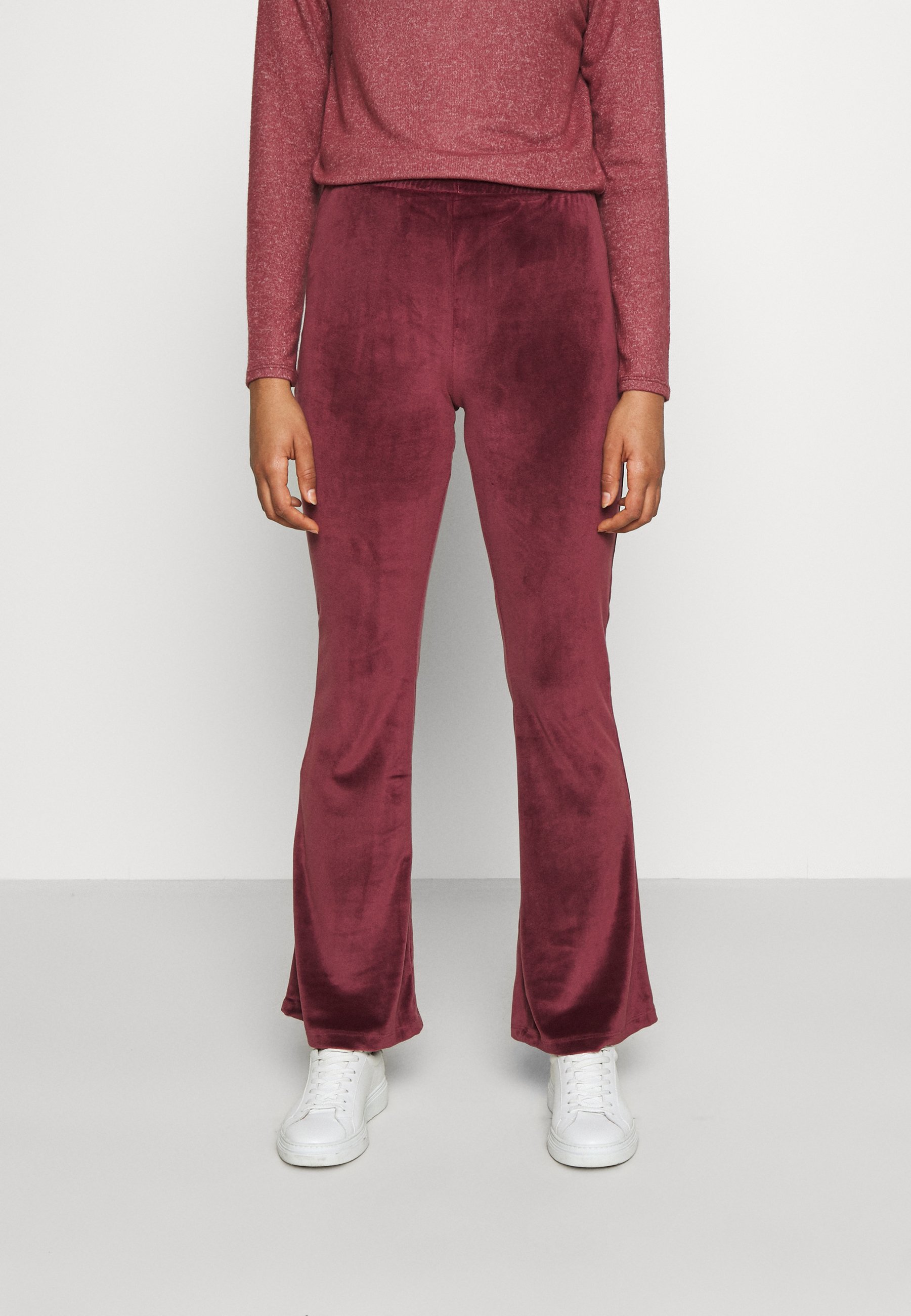 bordeaux rode flared pants