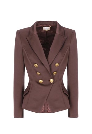Blazer doppio petto marrone con bottoni dorati, revers a punta e tasche laterali; texture liscia con fodera interna a fantasia.