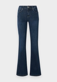 Jean en denim bleu foncé avec taille haute, bouton et fermeture éclair à l'avant, cinq poches et jambes légèrement évasées.